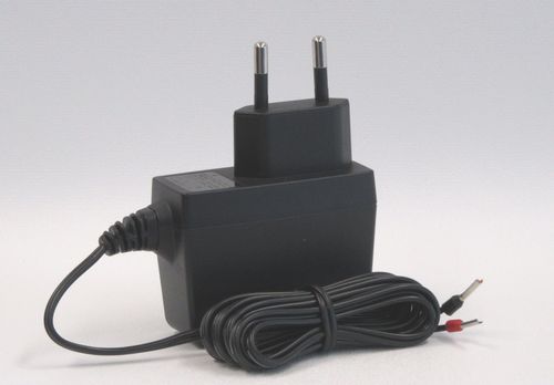 F2412 – Fuente de alimentación plugin 12Vdc 12W